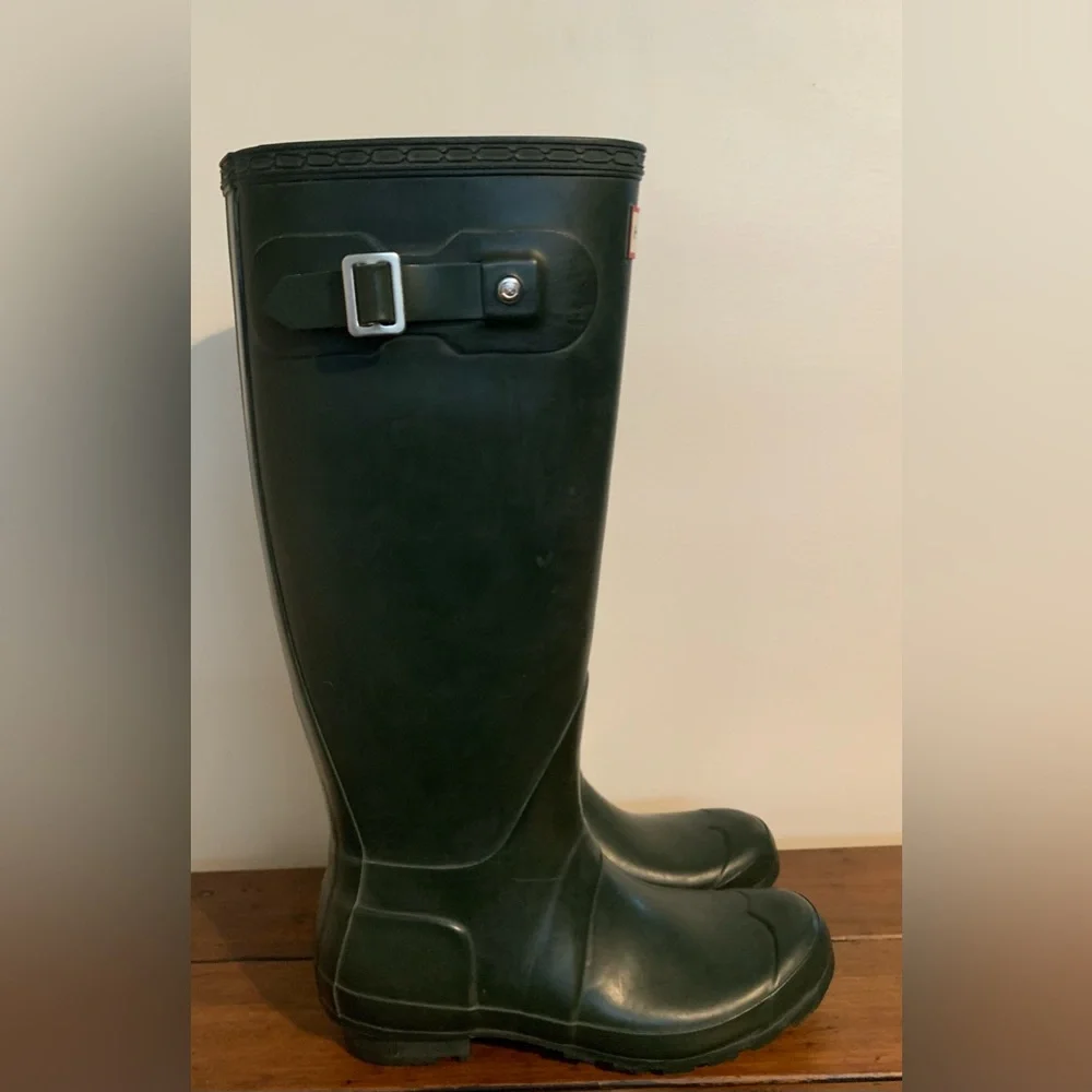 Hunter Wellington Tall Rain Boots  Green SZ 6-7